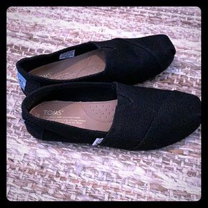 Women’s Toms sz 6